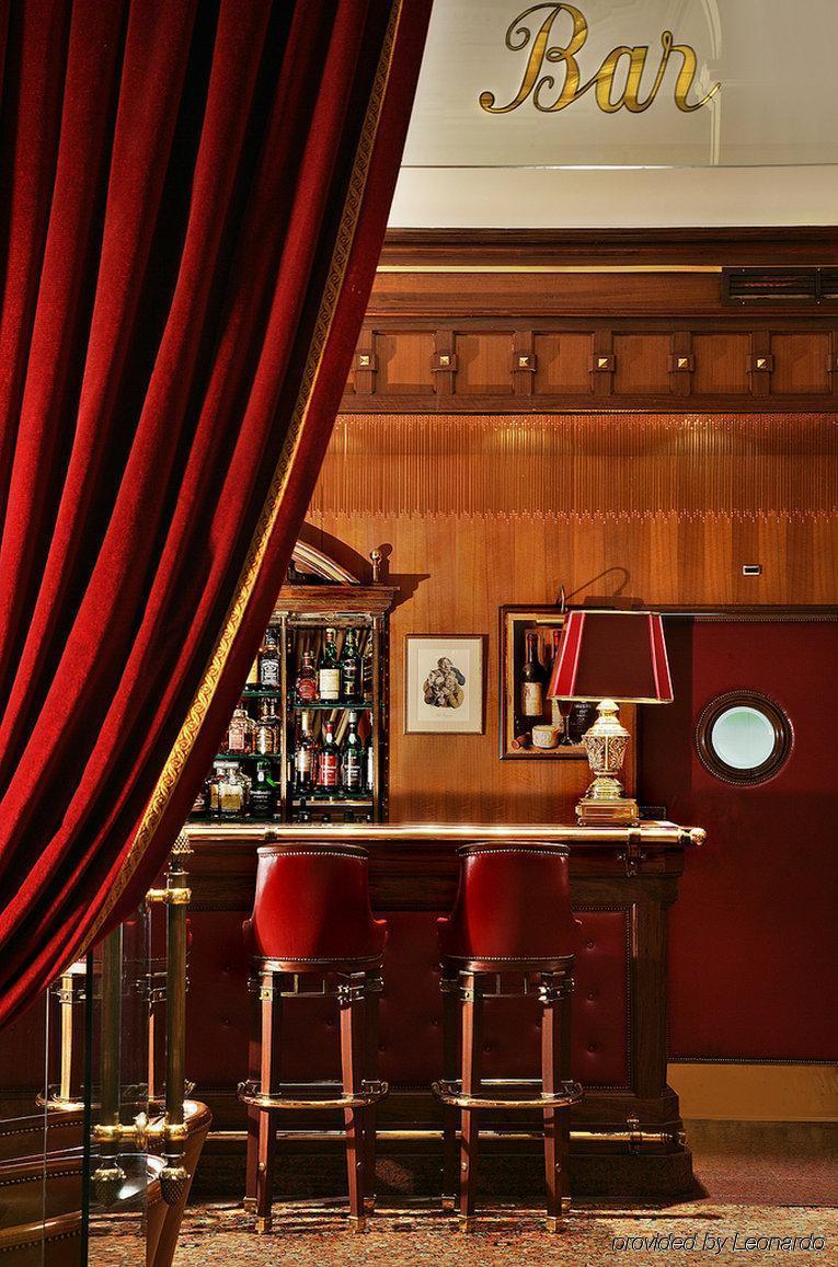 Hotel Avenida Palace Lisboa Exteriér fotografie The bar at the Savoy