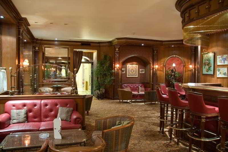 Hotel Avenida Palace Lisboa Exteriér fotografie The bar at the St. Francis