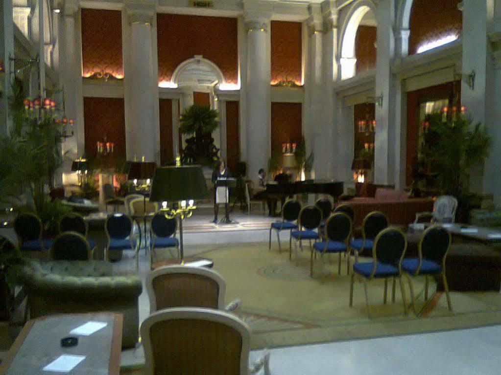 Hotel Avenida Palace Lisboa Exteriér fotografie The interior of the hotel